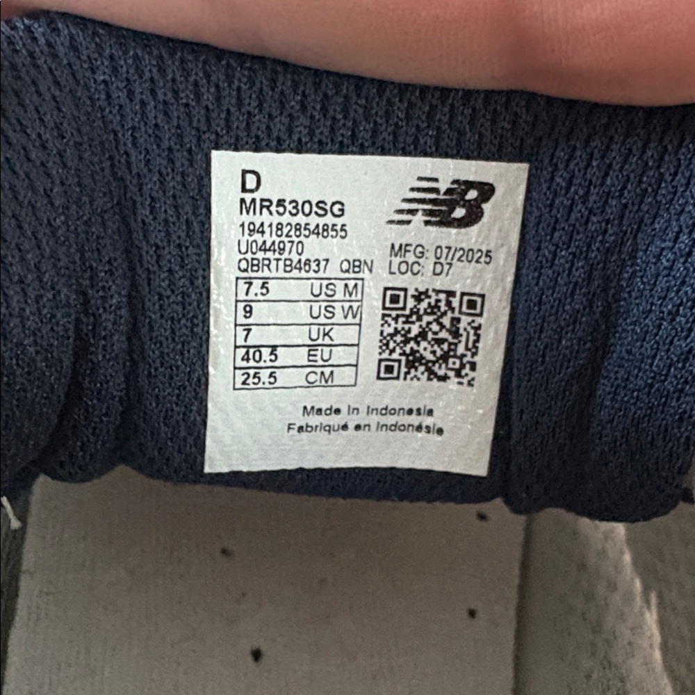 New Balance White & Navy Athletic Sneakers- NEW - Picture 7 of 7